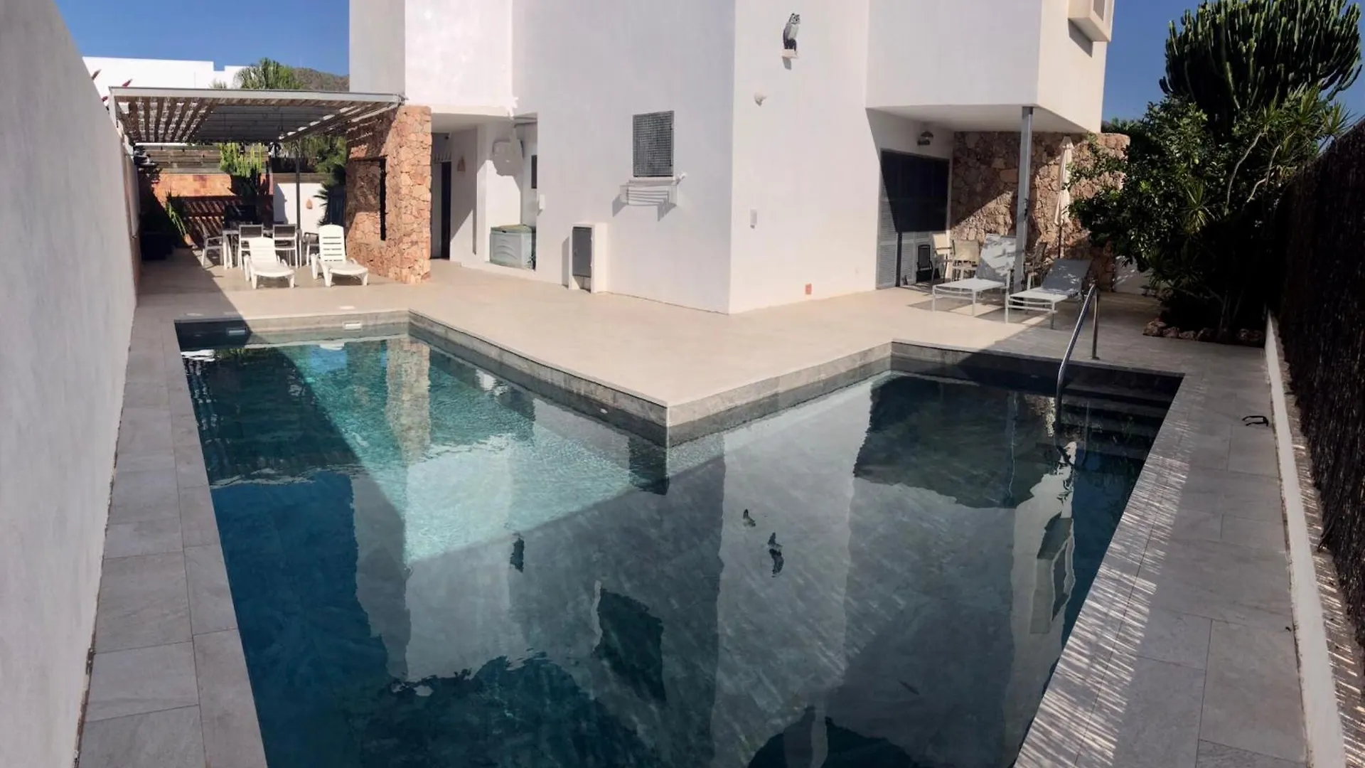 Fantastica Casa Con Piscina Privada contacts